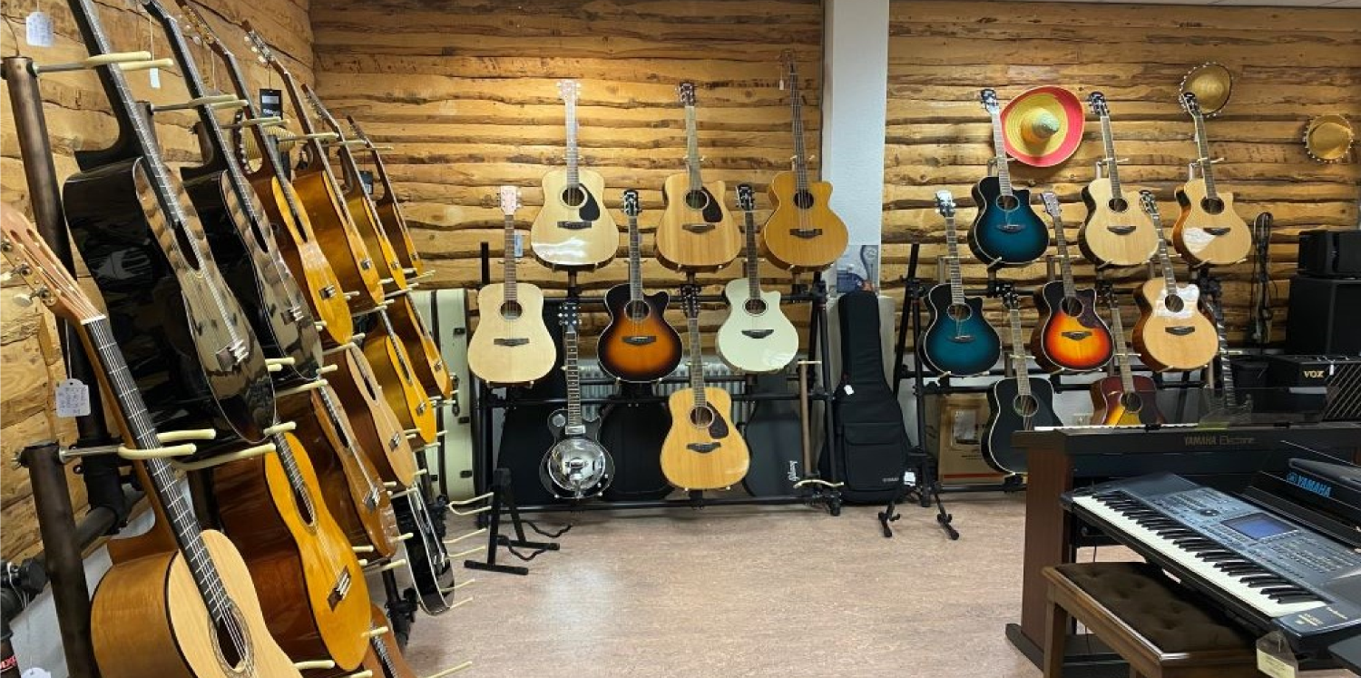 musikzentrum-freiburg-haas-Gitarren1